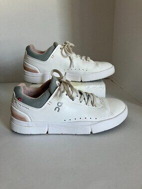On Cloud The Roger Advantage Sneakers Women's Size 7.